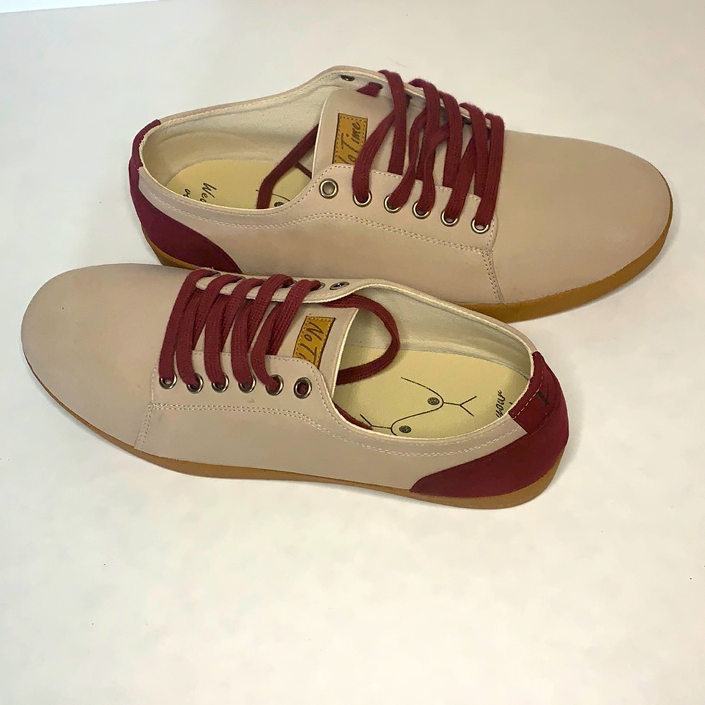 Handmade loafer, tan, size 42.